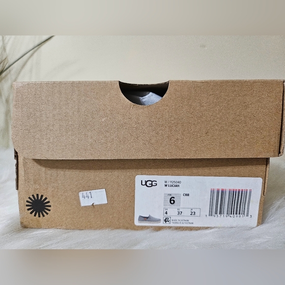 🩶 UGG Luciah 🩶 - Picture 14 of 15